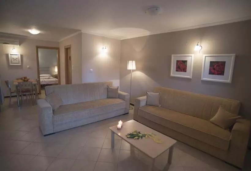 Hotelli Villa Theodora