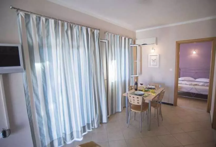 Hotelli Villa Theodora
