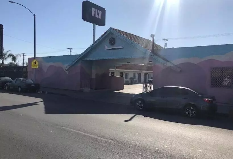 モーテル The Fly Inn