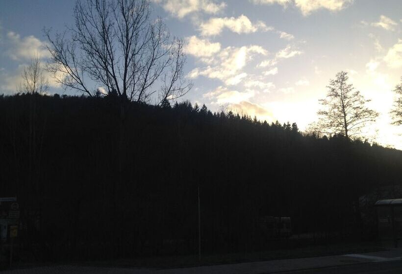 בית מלון כפרי Landgasthof Zum Taunus