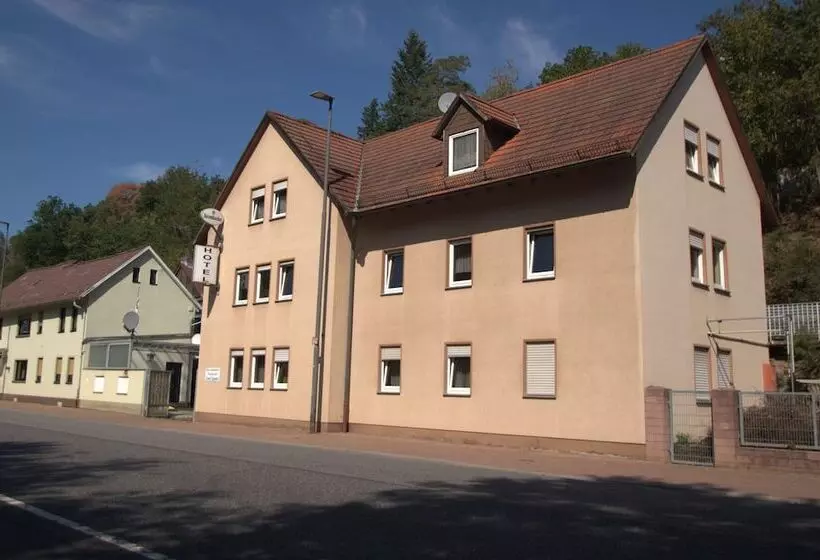 ホテル Landgasthof Zum Taunus