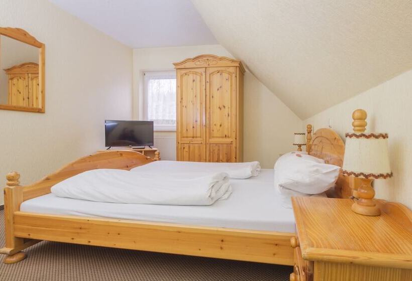 בית מלון כפרי Landgasthof Zum Taunus