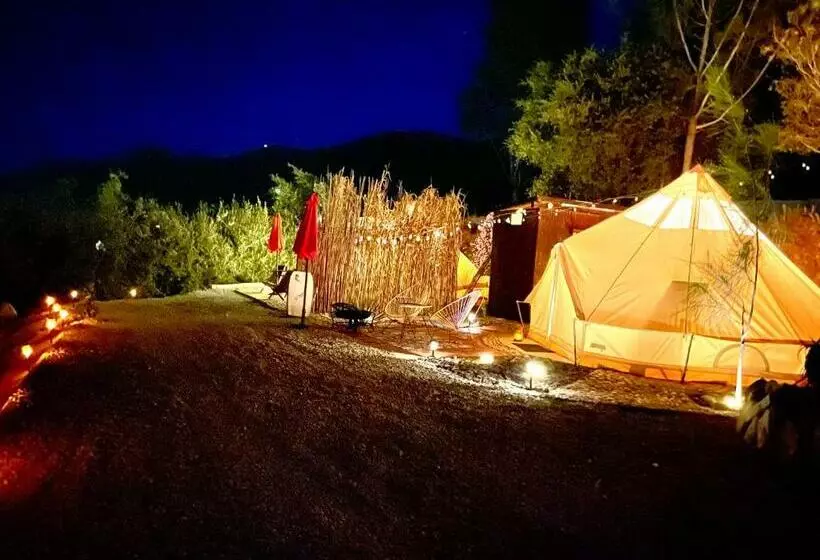 Kapselihotelli Indigo Glamping