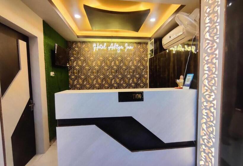 ホテル Super Oyo Flagship M Adarsh Guest House