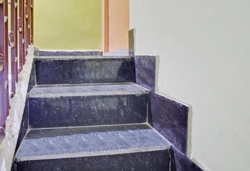 ホテル Super Oyo Flagship M Adarsh Guest House