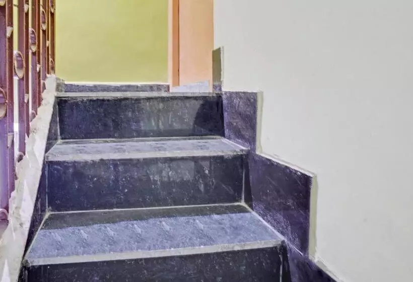 ホテル Super Oyo Flagship M Adarsh Guest House