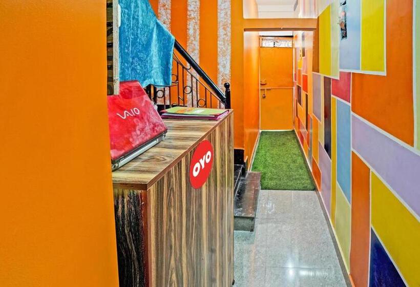 ホテル Super Oyo Flagship M Adarsh Guest House