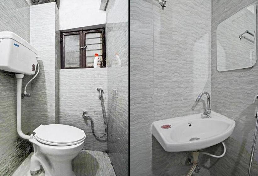 ホテル Super Oyo Flagship M Adarsh Guest House