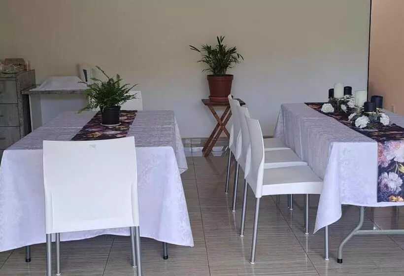 پانسیون Jate Guest House