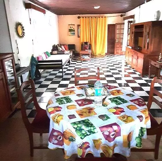 پانسیون Maison D Hôtes Villa Mont Du Pèlerin à Toamasina Madagascar