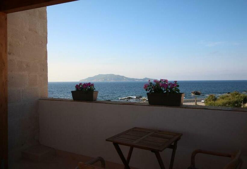 پانسیون Ajamola 800