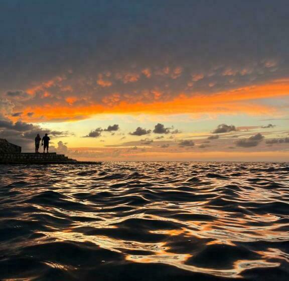 استراحتگاه Morgans Cliff Villa