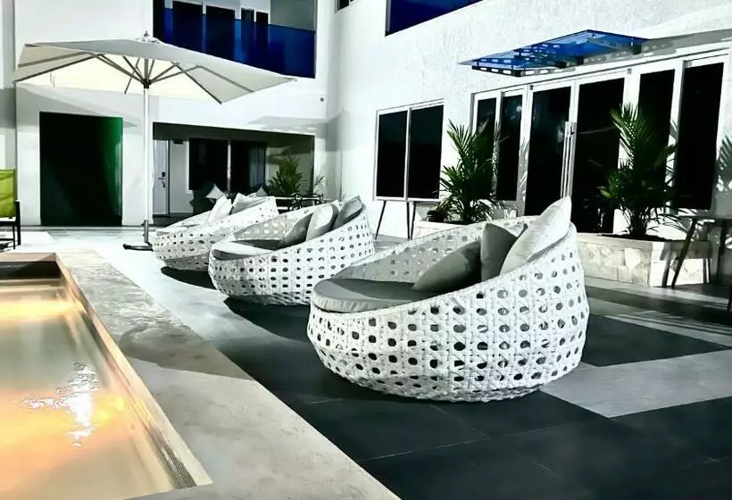 استراحتگاه Morgans Cliff Villa