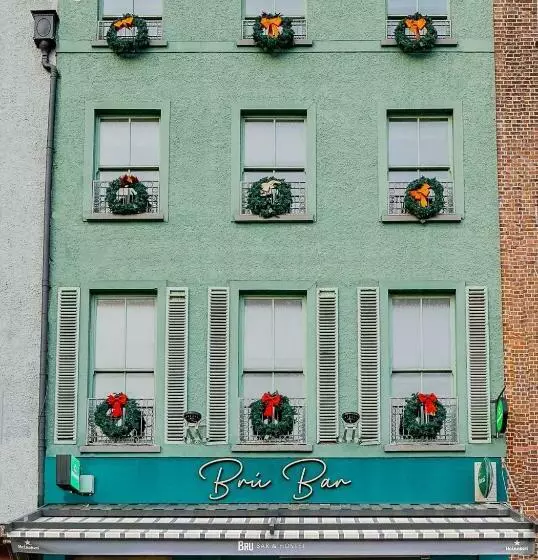 Bru Bar & Hostel