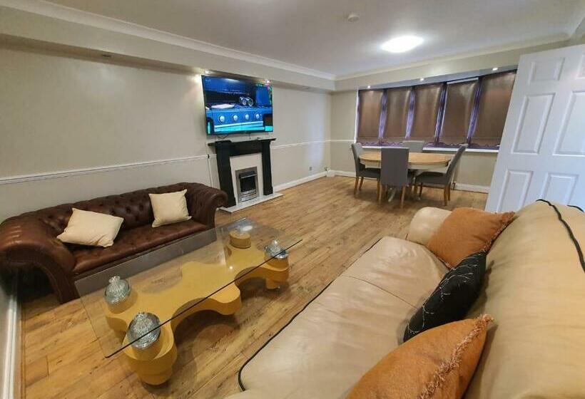 بنسيون Bungalow In Leafy Area