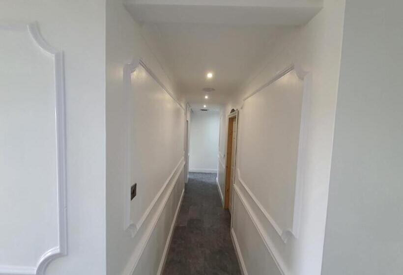 بنسيون Bungalow In Leafy Area