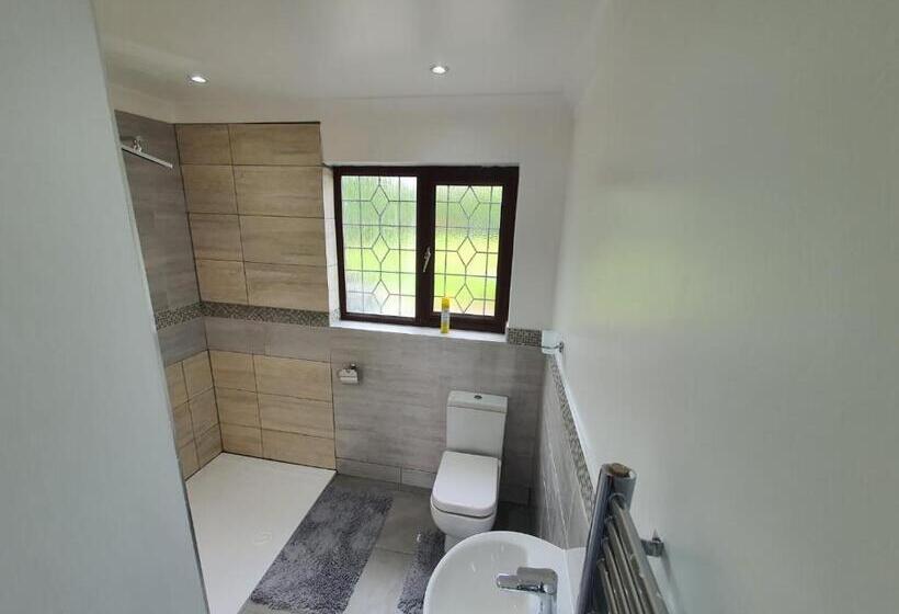 بنسيون Bungalow In Leafy Area