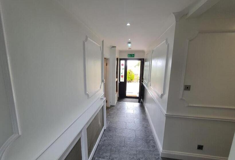 بنسيون Bungalow In Leafy Area