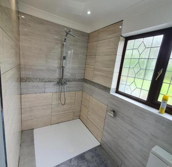 بنسيون Bungalow In Leafy Area