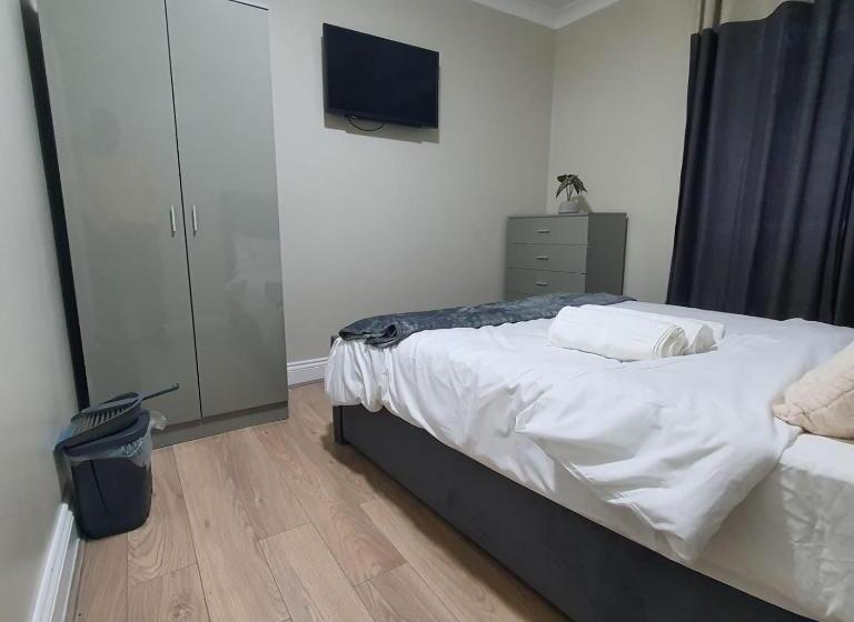 بنسيون Bungalow In Leafy Area