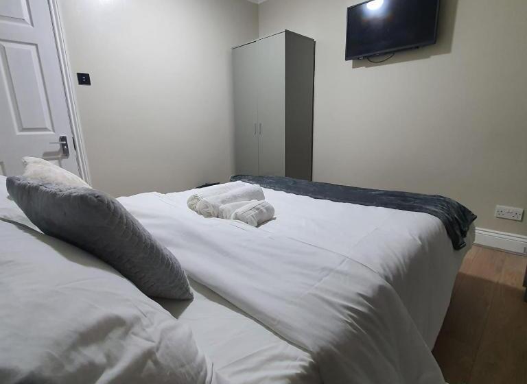 بنسيون Bungalow In Leafy Area