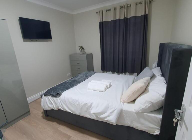 بنسيون Bungalow In Leafy Area