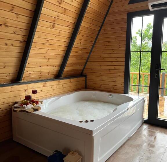 Queen Ci̇ty Hotel And Bungalov