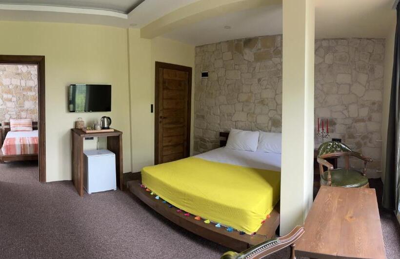 Queen Ci̇ty Hotel And Bungalov