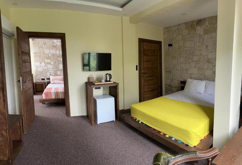 Queen Ci̇ty Hotel And Bungalov