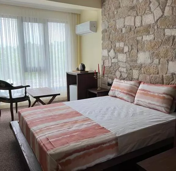 Queen Ci̇ty Hotel And Bungalov