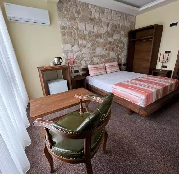 Queen Ci̇ty Hotel And Bungalov