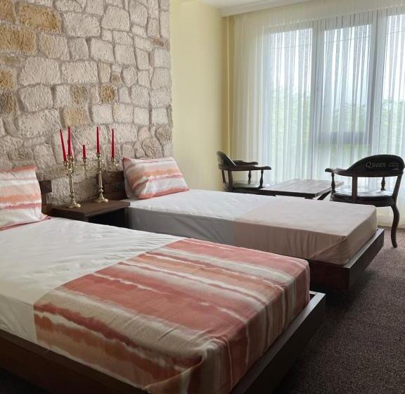 Queen Ci̇ty Hotel And Bungalov