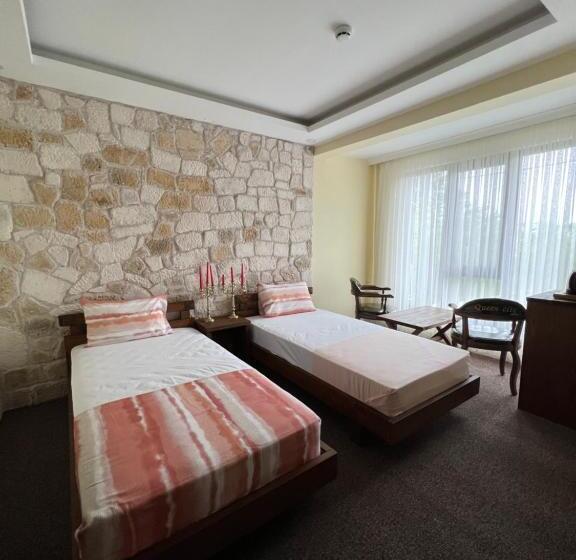 Queen Ci̇ty Hotel And Bungalov