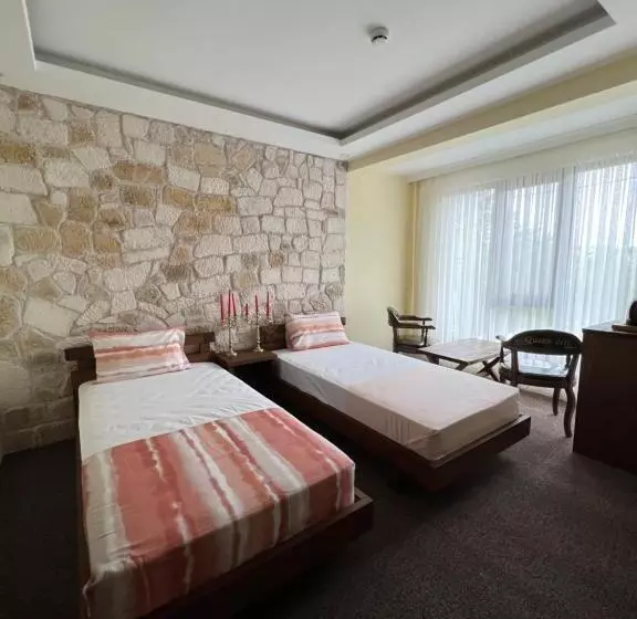 Queen Ci̇ty Hotel And Bungalov