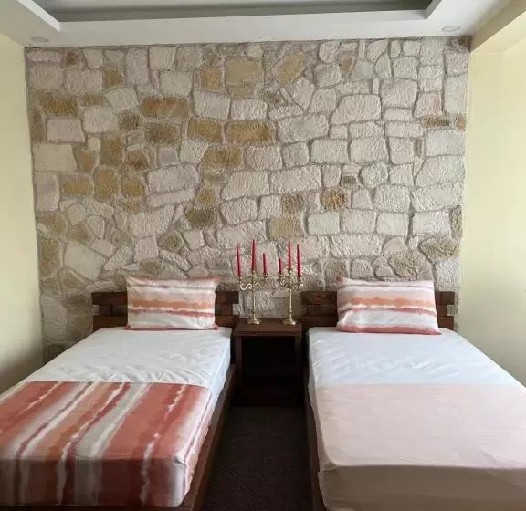 Queen Ci̇ty Hotel And Bungalov