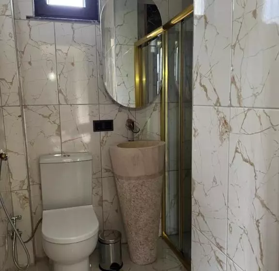 Queen Ci̇ty Hotel And Bungalov