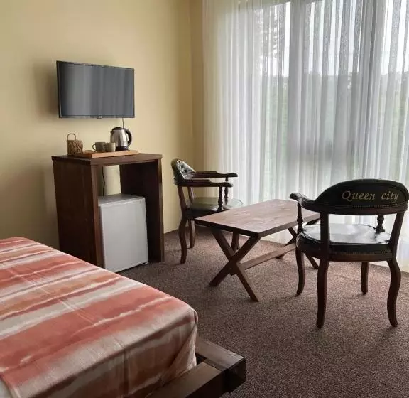 Queen Ci̇ty Hotel And Bungalov