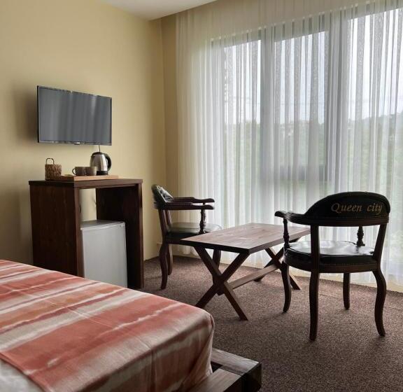 Queen Ci̇ty Hotel And Bungalov