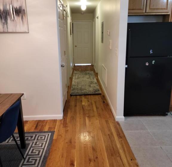 تختخواب و صبحانه Ruby Suites 2a