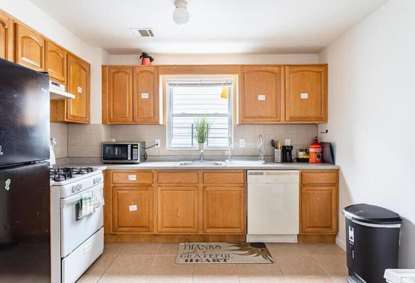 تختخواب و صبحانه Ruby Suites 2a