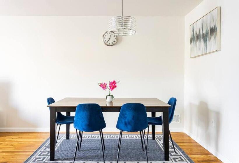 تختخواب و صبحانه Ruby Suites 2a