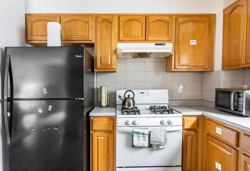 تختخواب و صبحانه Ruby Suites 2a