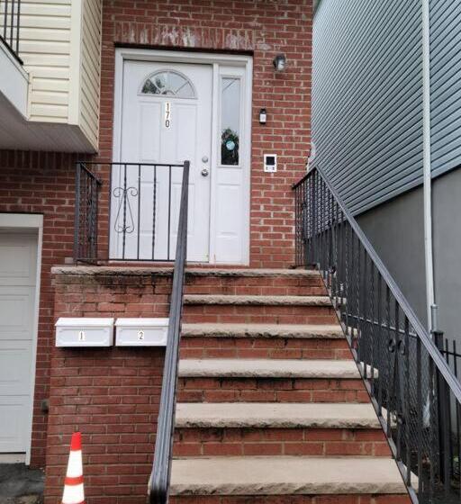 تختخواب و صبحانه Ruby Suites 2a