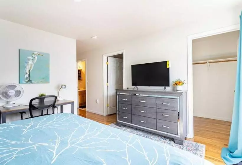 تختخواب و صبحانه Ruby Suites 2a