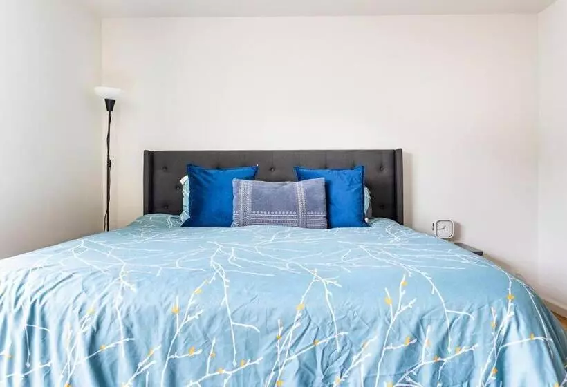 تختخواب و صبحانه Ruby Suites 2a