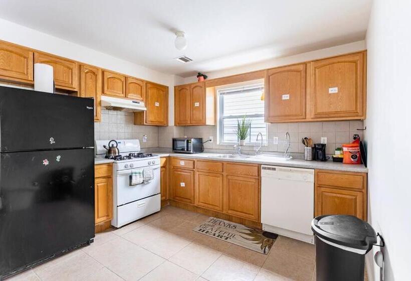 تختخواب و صبحانه Ruby Suites 2a