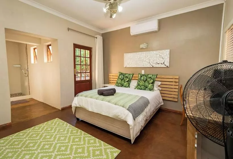 پانسیون Somethin Special