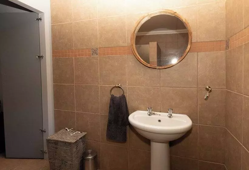 پانسیون Somethin Special