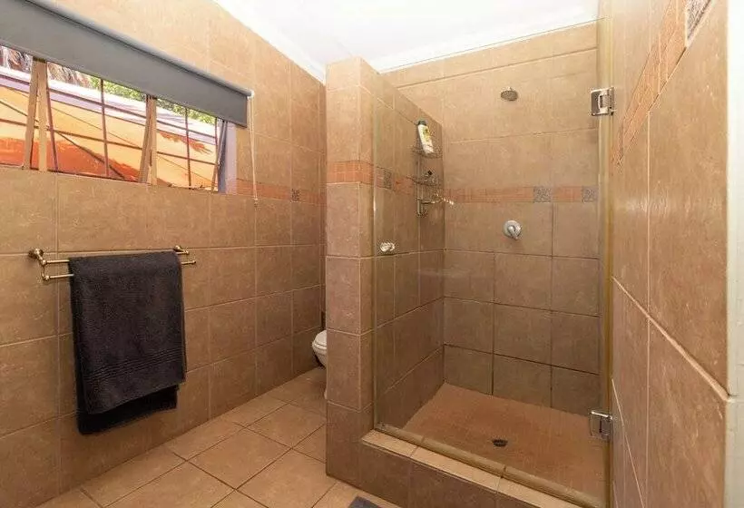 پانسیون Somethin Special