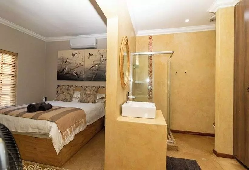 پانسیون Somethin Special